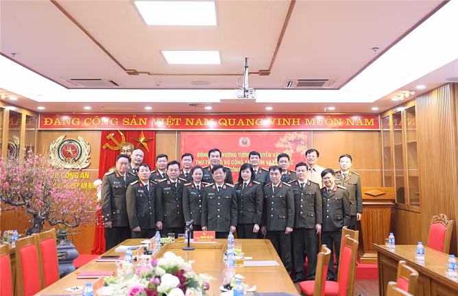 Deputy Minister Nguyen Van Son visits Security Industry Department and Hanoi Police Hospital -0