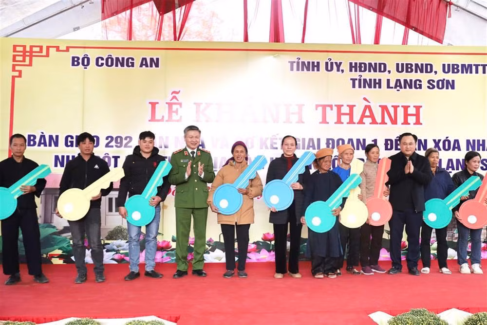 MPS reviews the elimination of temporary and dilapidated houses in Loc Binh, Lang Son -0