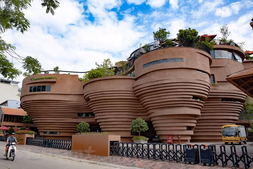 Exploring Bat Trang pottery museum in Hanoi: In photos -0