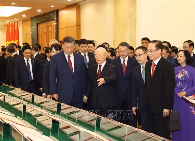 Vietnam, China sign 36 cooperation documents -0