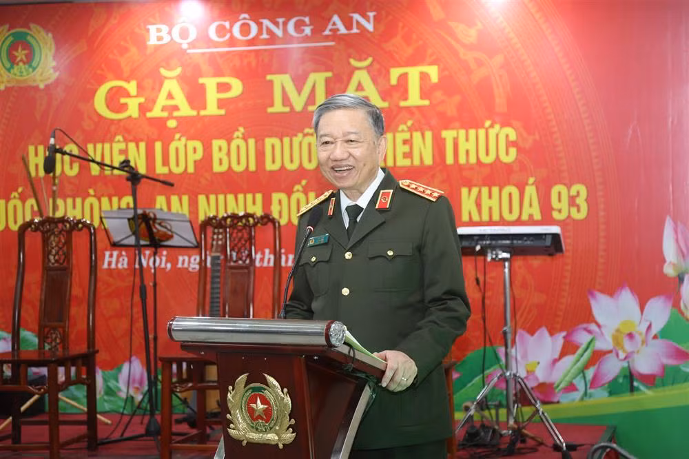 Minister To Lam visits students of the 93rd National Defense and Security Knowledge Training Course -0