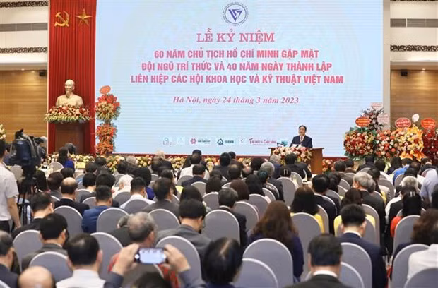 Intellectuals form important force for social development: Party leader -0