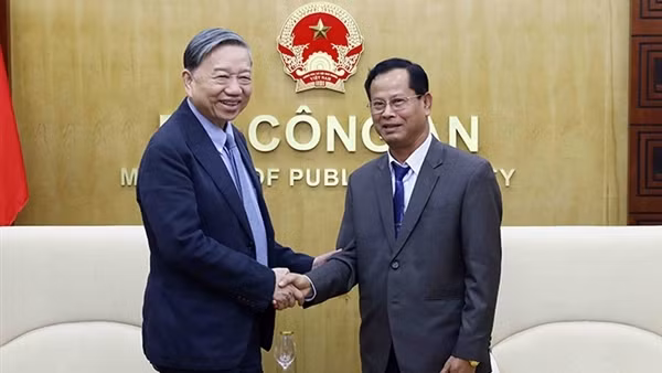 President Vo Van Thuong delighted at Vietnam-Laos ties ảnh 4