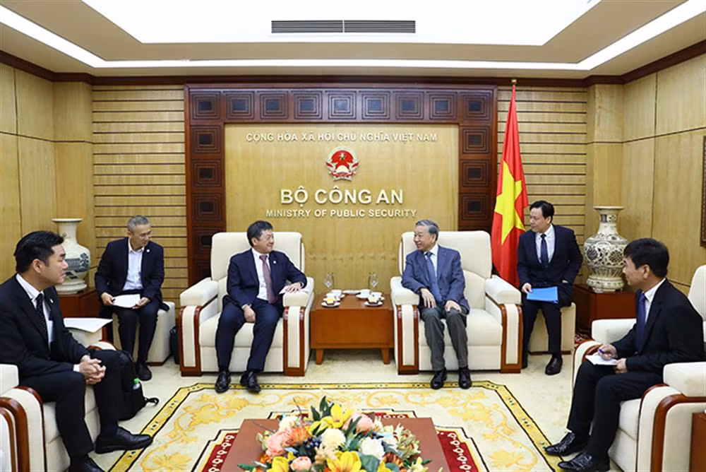 Minister To Lam receives JICA leaders -0