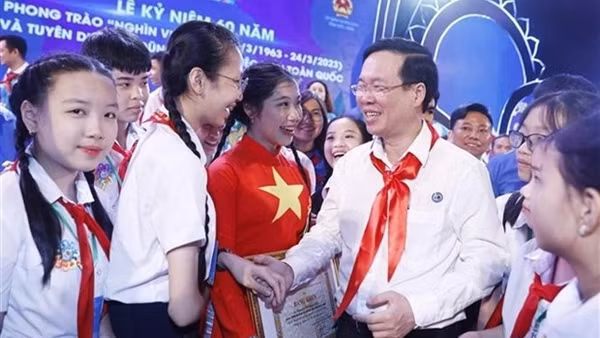 Vice President meets with delegates to Sunflower Summer Camp ảnh 3