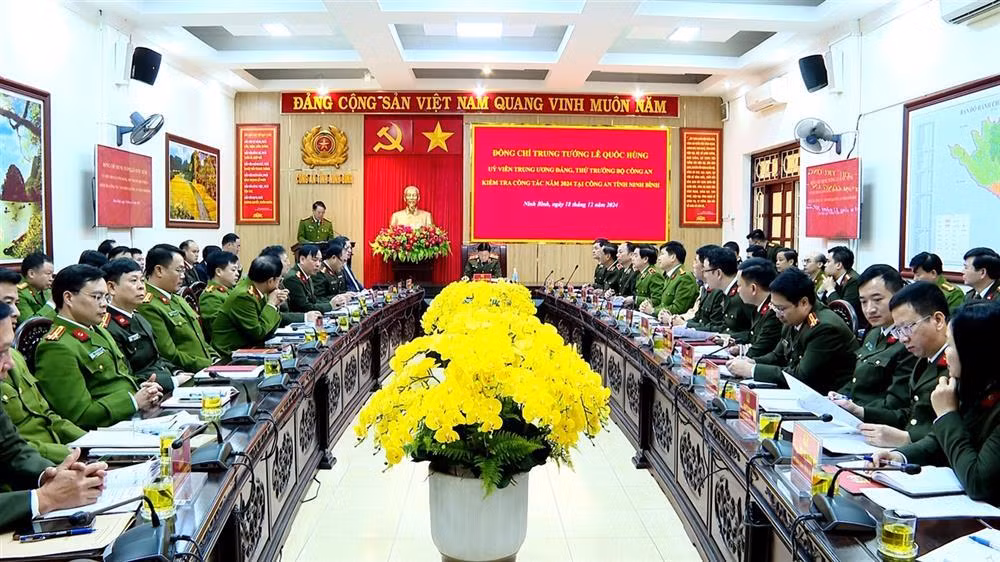 Deputy Minister Le Quoc Hung works with Ninh Binh Provincial Police Department -0