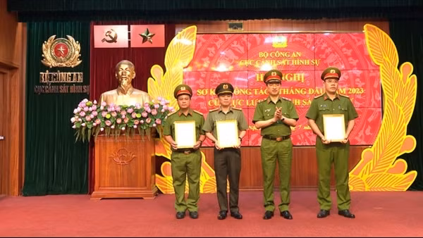 General Le Quy Vuong becomes Chairman of Vietnam Public Security Veterans’ Association ảnh 5