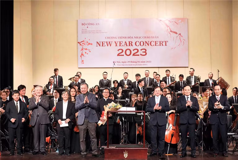 Ministry of Public Security holds “New Year Concert 2023” celebrating Spring and the Party -0