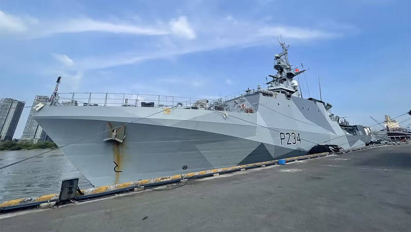 British naval vessel visits Ho Chi Minh City -0