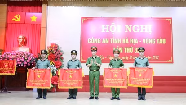 Leaders of public security inspect overall police work in Ba Ria-Vung Tau ảnh 3