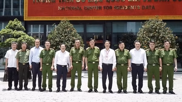 NA deputies visit the National Population Database Center ảnh 3