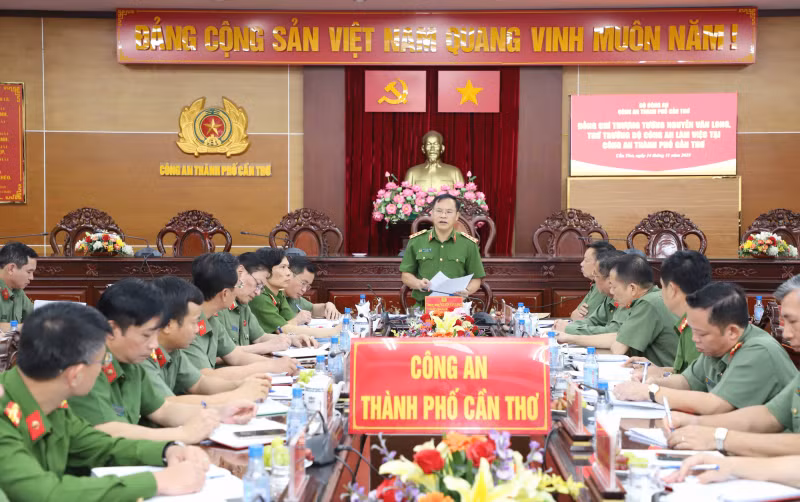 Deputy Minister Nguyen Van Long works with Can Tho City Police Department -0