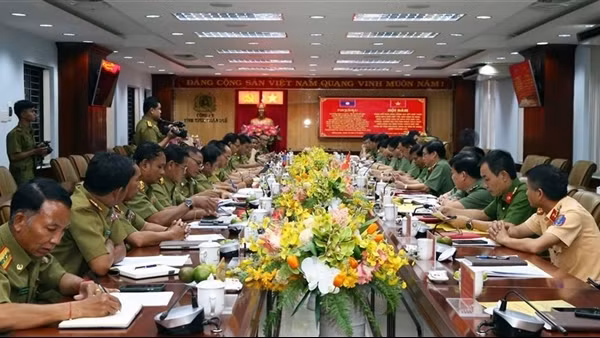 Counter-narcotics training course opened for Lao police ảnh 2