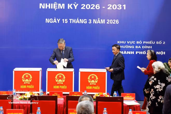 Party General Secretary casts ballot in Hanoi's Ba Dinh ward -0