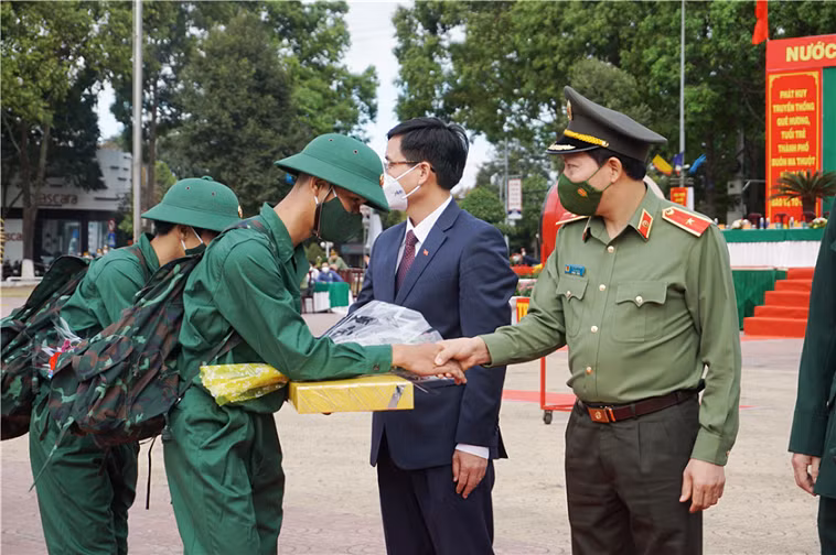 Deputy Minister Le Van Tuyen visits Dak Lak Provincial Police Department -0