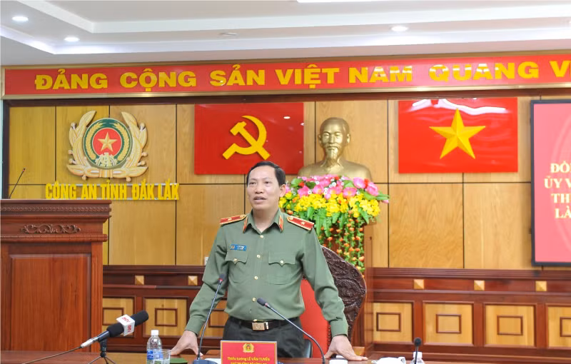 Deputy Minister Le Van Tuyen visits Dak Lak Provincial Police Department -0