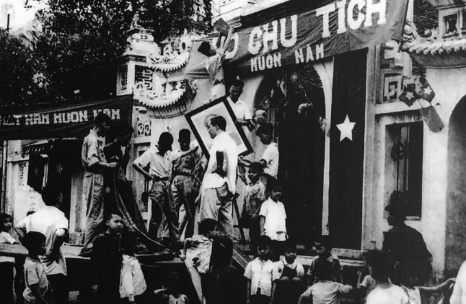 Hanoi relives historic, liberating moment - 8