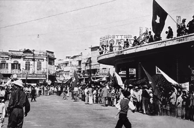 Hanoi relives historic, liberating moment - 11