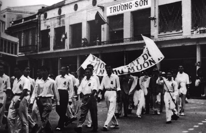 Hanoi relives historic, liberating moment - 12