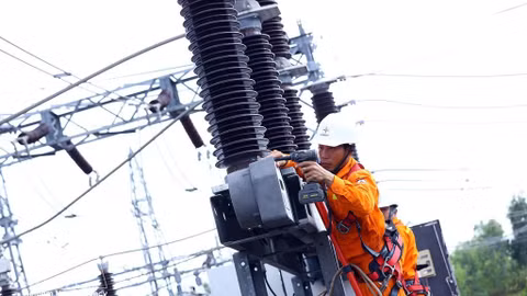 EVN orders stable power supply as heat intensifies