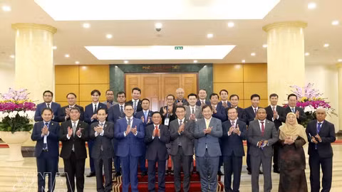 Senior Party official receives representatives of Southeast Asian political parties