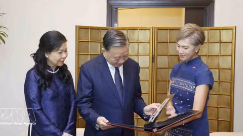 Top leader of Vietnam pays state visit to Philippines