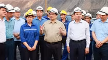PM inspects electricity, coal supply in Quang Ninh