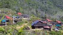 Huoi Man – A “sky-high” hamlet where wood and stone architecture reigns