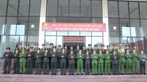 Deputy Minister Nguyen Van Long works with Son La Provincial Police Department