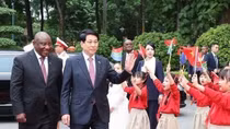 State President Luong Cuong hosts welcome ceremony for visiting South African counterpart