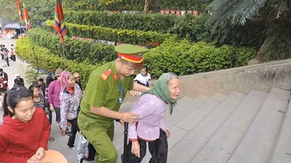 Phu Tho Police upholding good image at Hung King Temple Festival 