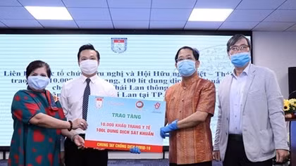 10,000 face masks donated to Thai Consulate General in HCM City