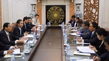 Vietnam, Lao share experience in building “All people protecting National security” movement