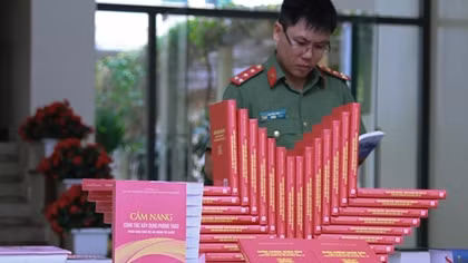 Book by Senior Lieutenant General, Minister of Public Security To Lam released