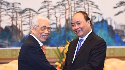 Vietnam treasures Chinese former experts, says PM