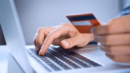 Vietnam takes the lead in ASEAN in online shopping