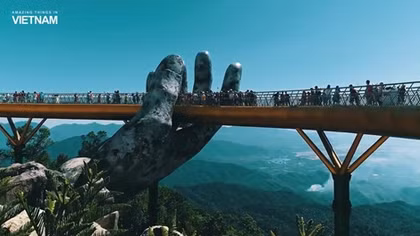 Vietnamese attractions welcome hundreds of thousands of tourists during holidays