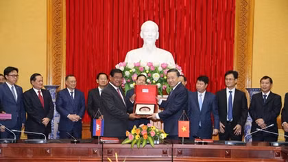 Minister To Lam holds talks with Minister of Home Affairs of Cambodia 