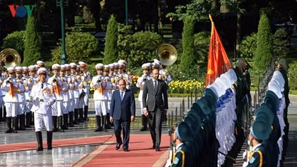 French PM Edouard Philippe warmly welcomed in Vietnam
