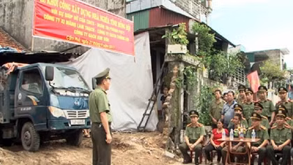 Quang Ninh Police donate VND 130 million to build gratitude house 