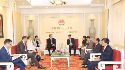 Deputy Minister Bui Van Nam receives US Deputy Assistant Secretary of State 