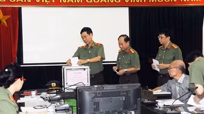 Public Security Newspaper raises fund for victims in flash flood hit areas 