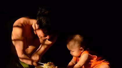 Touching photos of Vietnamese families