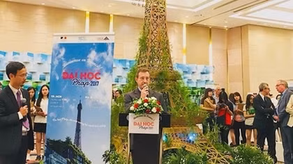 “Bienvenue en France” lures thousands of young people in Hanoi 