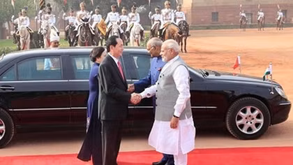 Vietnam, India further step up all-around cooperation