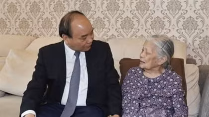 PM visits war martyrs’ families in Hanoi