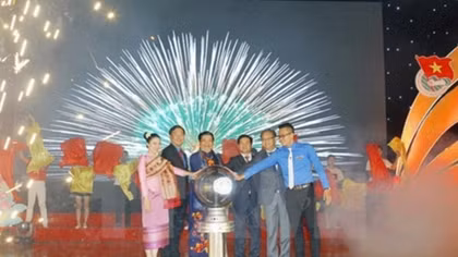 Vietnamese, Lao youths round off friendship meeting