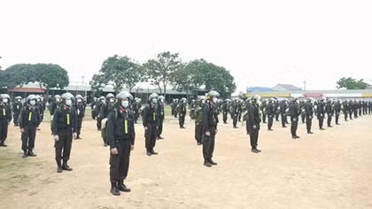 Mobile Police reinforced Bac Giang province for COVID-19 control