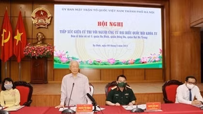 Party General Secretary meets voters in Hanoi