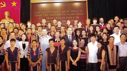 MPS intimately met NA members and artisans from the Central Highlands provinces